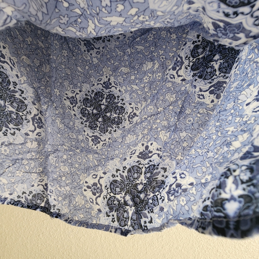 Chelsea & Theodore Embroidered Round Neck Top MEDIUM - Picture 6 of 8